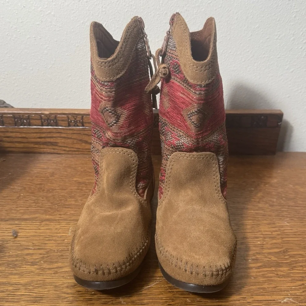 Minnetonka Women's Size 6 Suede Tapestry Side Zip Moc Toe Boots Brown Red
